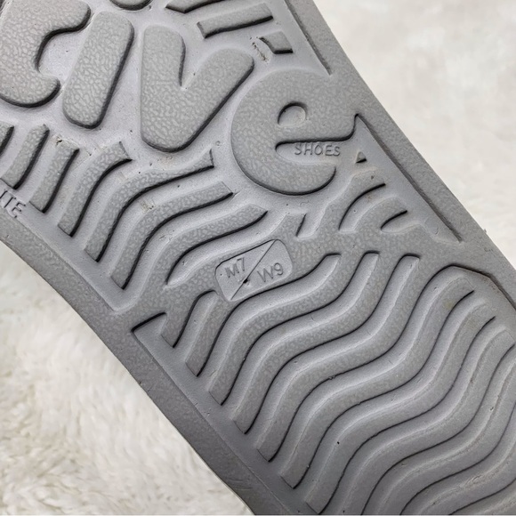 Native Jefferson Men's Gray White Slip On Rubber Slip On Shoes Size 7 - Picture 15 of 15